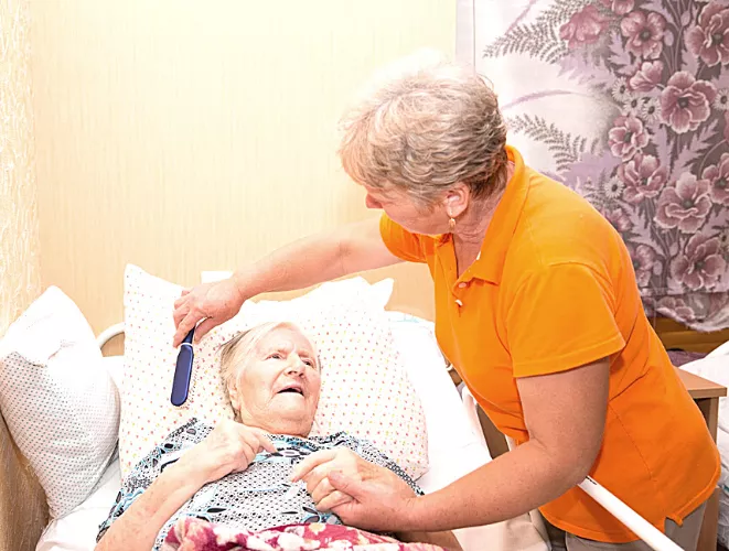 Сиделка для больного после инсульта Услуги сиделки для больного после инсульта